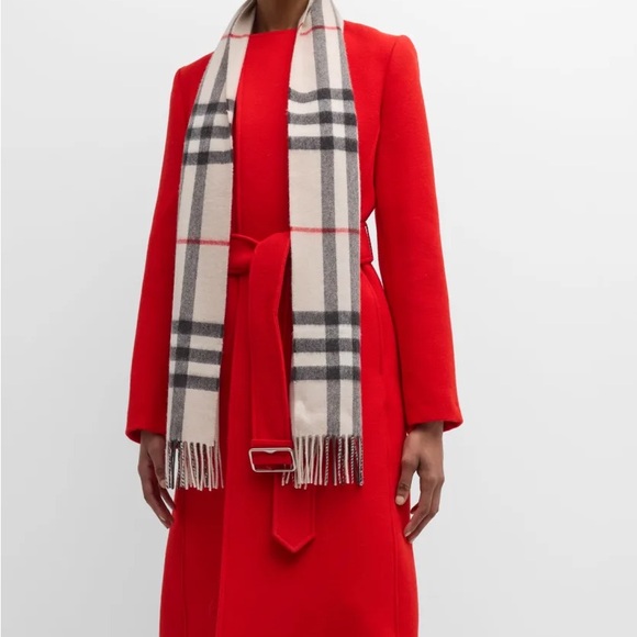 BURBERRY GIANT -CHECK CASHMERE SCARF IN STONE CHECK COLOR . - Picture 2 of 10
